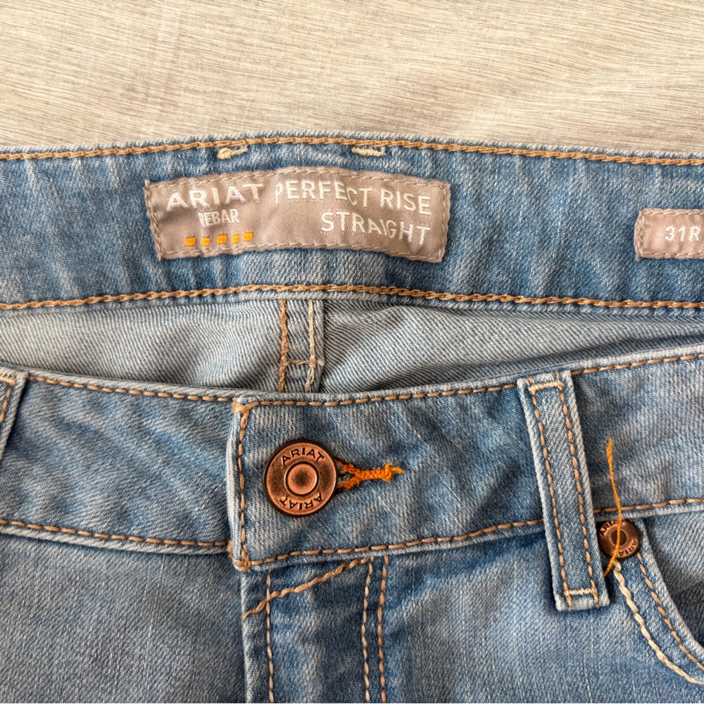 Ariat Women’s Straight Jeans in Medium Wash Blue